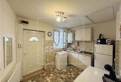 Ap 2 camere, renovat, etaj 1 - zona Piata Mare - 1