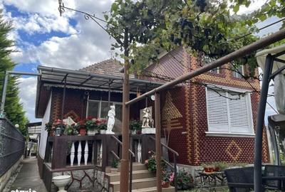 Casă cu 4 camere cu Teren 110 Mp în Central - 2