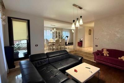 Casă cu 4 camere în Central - 2