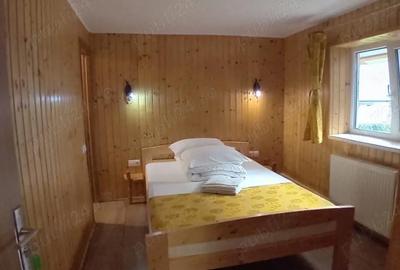 Casă cu 4 camere cu Teren 680 Mp în Azuga - 1