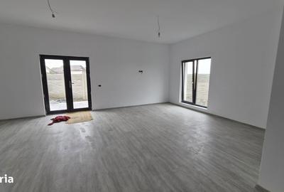 Casă cu 4 camere în Central - 2