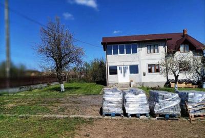 De vanzare Casa spa?ioasa cu livada, situata in C De vanzare Casa spa?ioasa cu livada, situata in C - 2