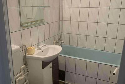 Apartament cu 2 camere semidecomandat în Fetești-Gară