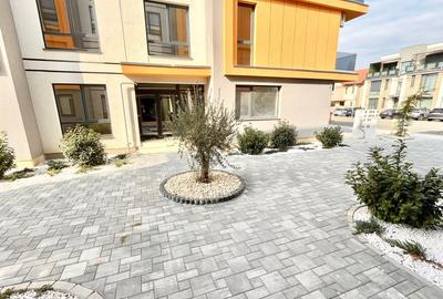 Proprietar Inchiriez apartament NOU, spa?ios, 2 camere, central - 3