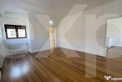 Casă cu 7 camere cu Teren 500 Mp în Capitale - 11