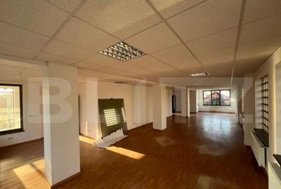 Spațiu comercial, de 586 mp, în Micro 11 - 15