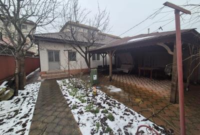 Casă cu 4 camere cu Canalizare în Central - 1