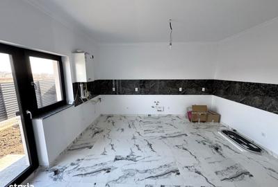 Casă cu 4 camere în Dancu