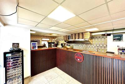 Spațiu comercial, de 60 mp, în Central - 4