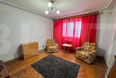 Apartament cu 3 camere semidecomandat în Central
