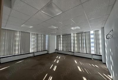 Spațiu comercial, de 400 mp, în Titan - 1