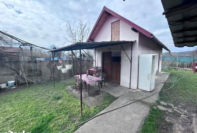 Casă cu 3 camere cu Teren 3590 Mp în Central