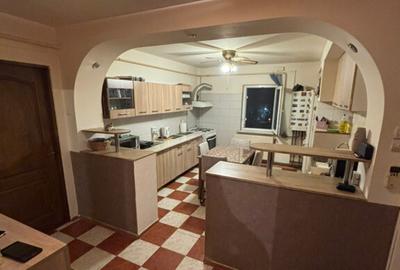 Vand apartament cu 3 camere Strada Amaradia - 2