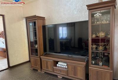 Casă cu 5 camere cu Teren 191 Mp în Piața Nouă