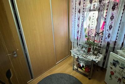 Apartament cu 4 camere decomandat, mobilat în CET - 17