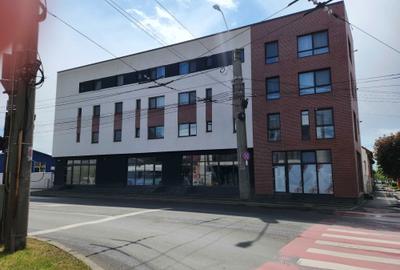 Apartament cu 3 camere decomandat în Central - 1