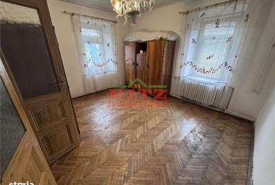 Casă cu 4 camere cu Teren 938 Mp în Central - 15