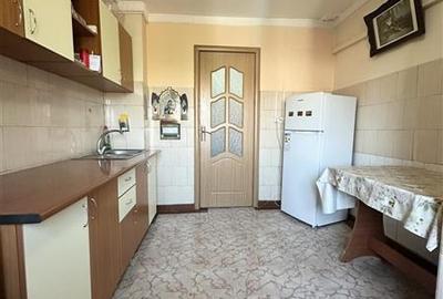 Apartament 3 Camere Decomandat, Etaj Intermediar, zona Km 4-5 - 6
