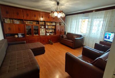 Apartament cu 3 camere decomandat în Micro 2 - 1