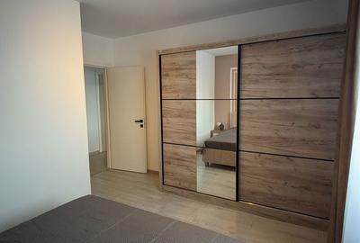 Apartament cu 3 camere decomandat în Tractorul - 15