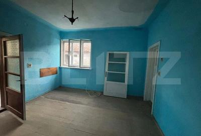 Casa cu anexe si gradina. - 1