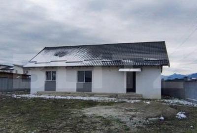 Casa de Vanzare cu 3 camere in Cartierul Izvor, Tarlung - 2