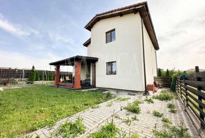 Casa 4 camere de vanzare in Dezmir - 2