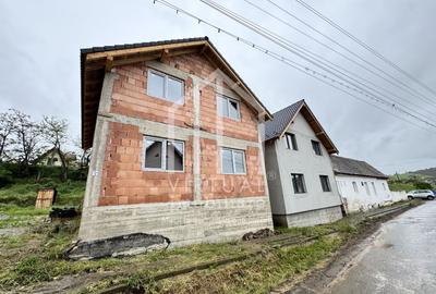 Casă individuală cu 8 camere cu Canalizare în Șura Mare - 2