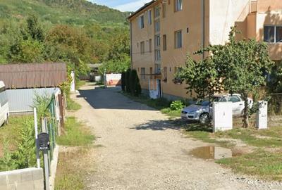 Apartament 2 camere + curte + gradina + garaj - 1