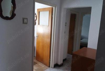 Apartament cu 3 camere decomandat în Micro 4 - 3