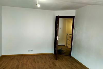 Casă individuală cu 4 camere cu Teren 300 Mp în Km 5 - 2