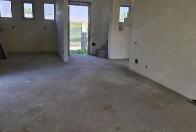 Casă cu 4 camere cu Teren 240 Mp în Central - 4