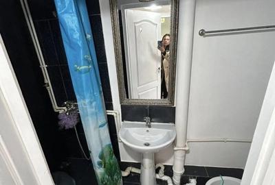 De vanzare garsoniera, etaj intermediar, mobilata ?i utilata, 17.500 euro - 2