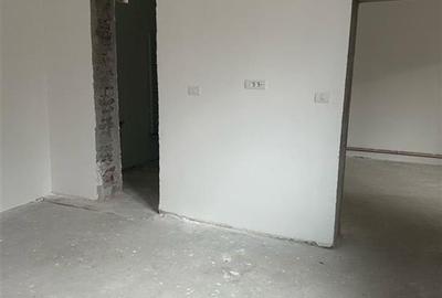 Apartament cu 3 camere semidecomandat în Central - 2