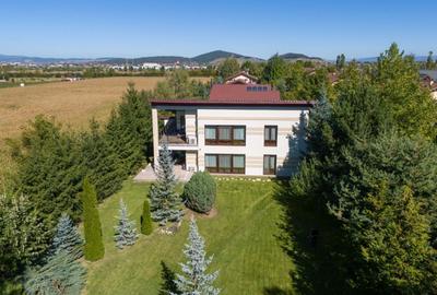 Casă deosebită de vânzare în Sânpetru | Teren 1400 mp - 38