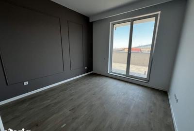 Apartament cu 3 camere semidecomandat în Florești