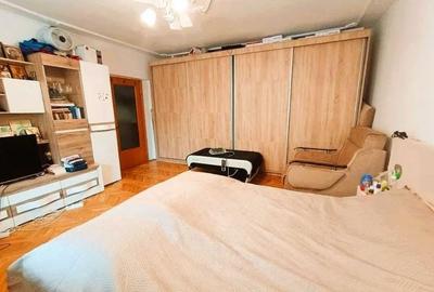 Apartament cu 2 camere decomandat, mobilat în Decebal