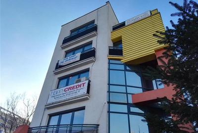 Birou, de 48 mp, în Central