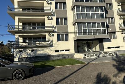 Spațiu comercial, de 2,200 mp, în Central - 10