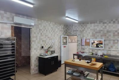 Spațiu comercial, de 200 mp, în Central - 6