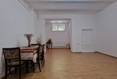 Apartament cu 4 camere - in vila -  decomandat -  Calea Călărașilor - Pta Stefan - 17