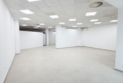 Spațiu comercial, de 150 mp, în Central - 4