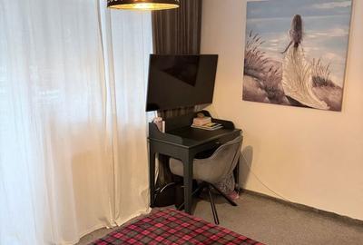 Apartament cu 3 camere semidecomandat în 1 Mai