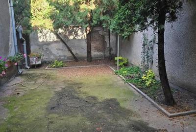 Casă cu 6 camere cu Teren 242 Mp în Ultracentral