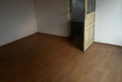 Casă cu 4 camere cu Canalizare în Central - 5