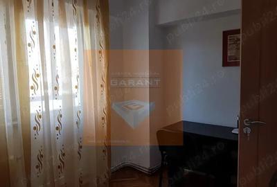 Apartament cu 4 camere decomandat în Central