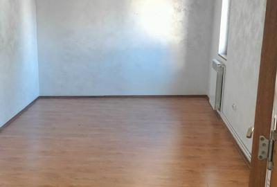 Spațiu, zonă centrală, la PREȚ PROMOȚIONAL - 4