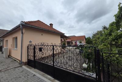 Casă cu 4 camere în Central - 2