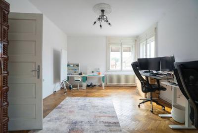 Apartament cu 4 camere decomandat în Central