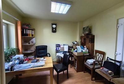 Casă sau Spatiu Comercial cu Curte Individuală în Zona Central&#2 - 2